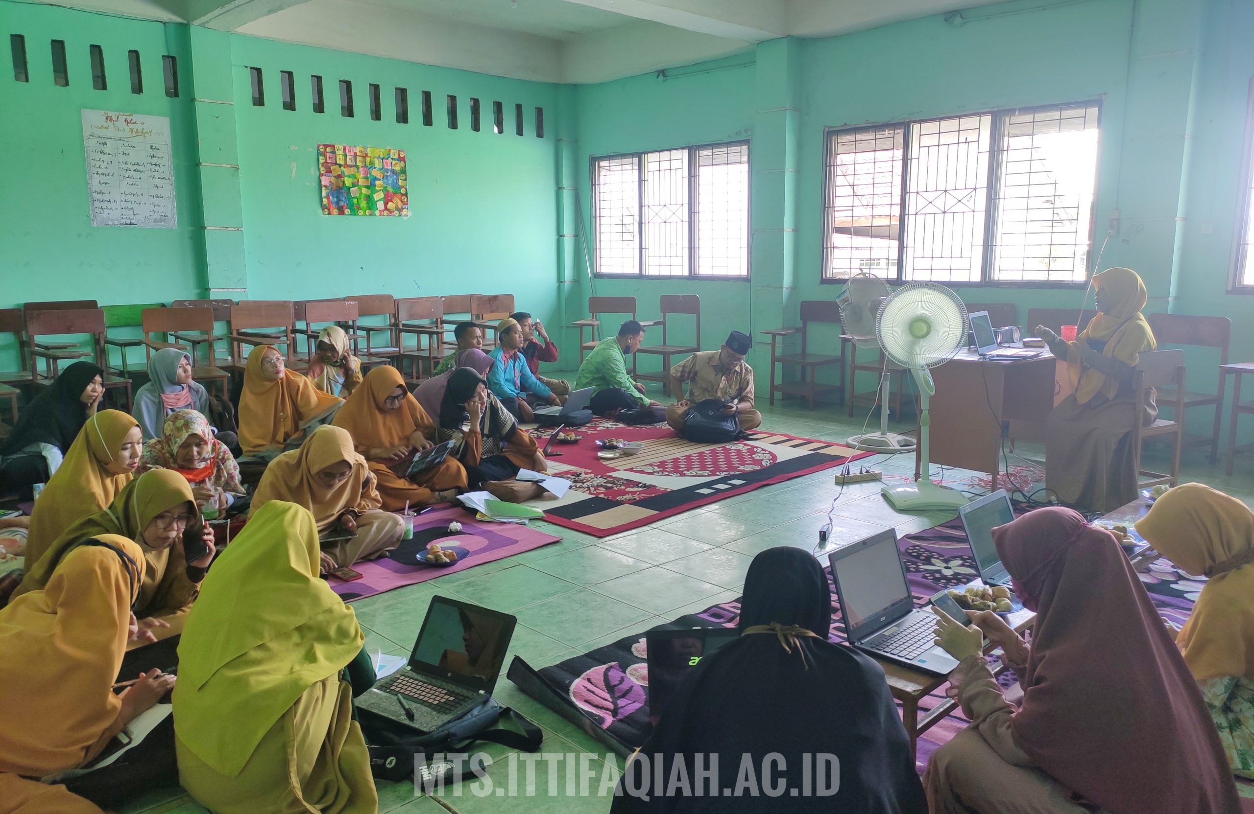 Pelatihan Pembuatan Kisi-Kisi Soal Madrasah Tingkat Tsanawiyah Pelatihan Pembuatan Kisi-Kisi Soal Madrasah Tingkat Tsanawiyah