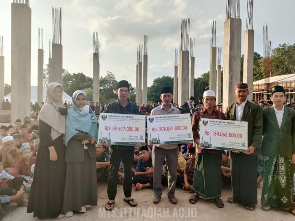 Penyerahan Donasi Santri Untuk Masjid Al-Ittifaqiah