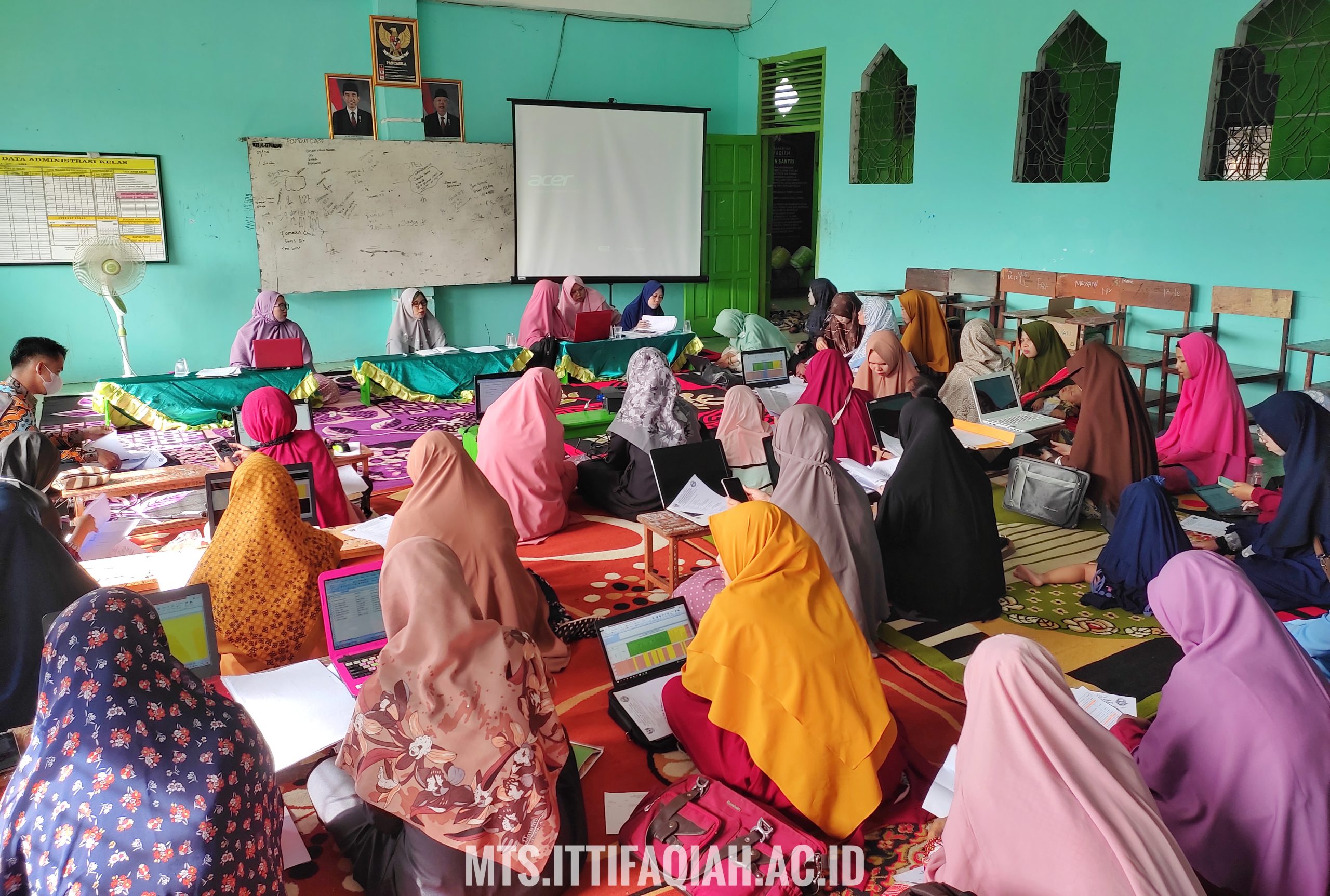 Rapat Kenaikan Kelas dan Kelulusan Santri Kelas Akhir MTs Al-Ittifaqiah