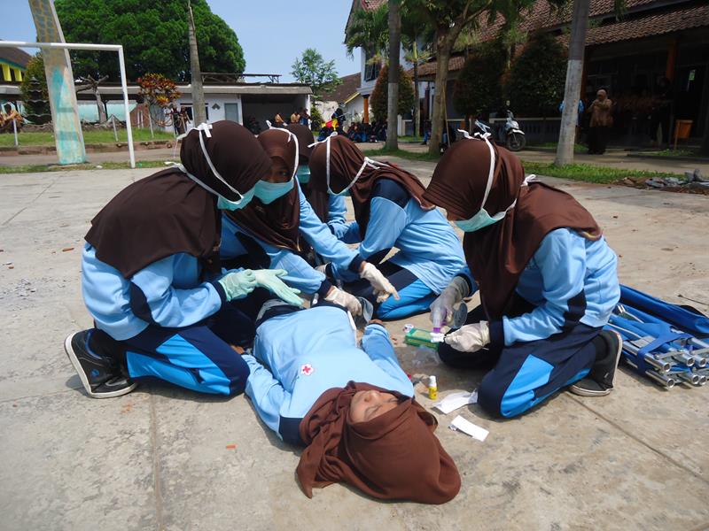 Generasi Muda Humanis: Siswa MTs Jakarta Aktif dalam Gerakan Palang Merah Remaja dan Raih Prestasi Gemilang